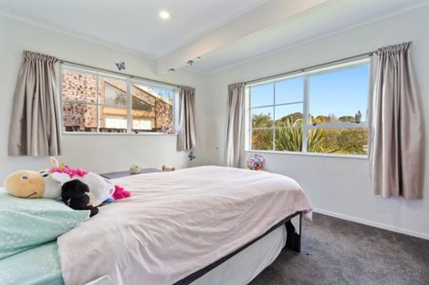 Photo of property in 37 Lachlan Drive, Dinsdale, Hamilton, 3204