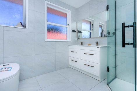 Photo of property in 134 Colwill Road, Massey, Auckland, 0614