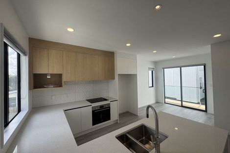 Photo of property in 10 Elcoat Avenue, Henderson, Auckland, 0612