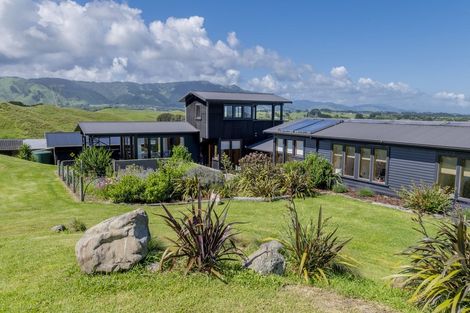 Photo of property in 68 Harakeke Road, Te Horo, Otaki, 5581