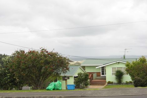 Photo of property in 1025 Whangaparaoa Road, Tindalls Beach, Whangaparaoa, 0930