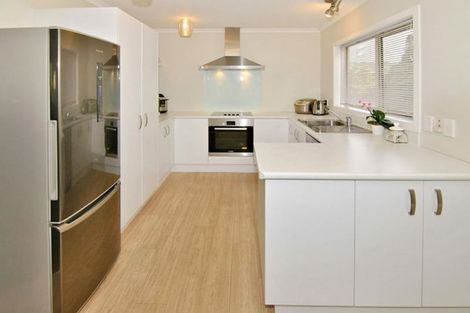 Photo of property in 50b Newlands Road, Newlands, Wellington, 6037