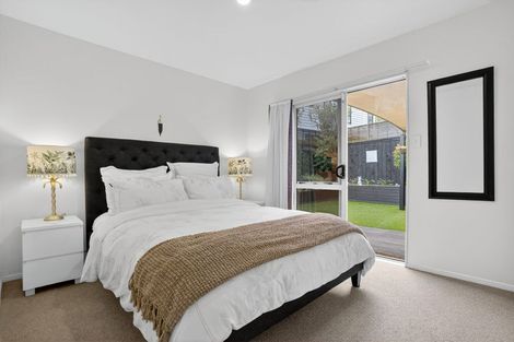 Photo of property in 2/74 Sunnynook Road, Sunnynook, Auckland, 0620