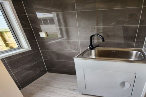 Photo of property in 623 Glenfield Road, Totara Vale, Auckland, 0629