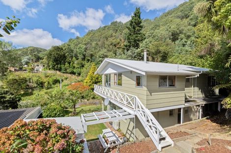 Photo of property in 83 Kent Street, Picton, 7220