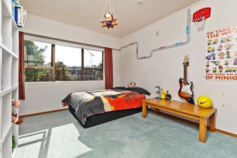 Photo of property in 35 Stapleford Crescent, Browns Bay, Auckland, 0630