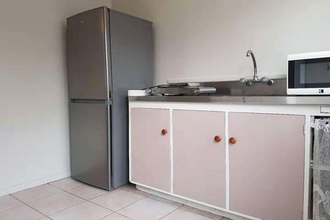 Photo of property in 40 Spence Road, Henderson, Auckland, 0612