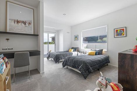 Photo of property in 2/5 Beach Street, Fitzroy, New Plymouth, 4312