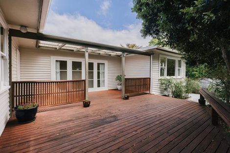 Photo of property in 4 Williams Terrace, Fitzherbert, Palmerston North, 4410