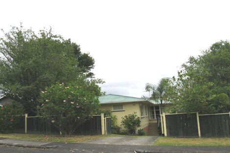 Photo of property in 4 Wylie Avenue, Sunnynook, Auckland, 0620