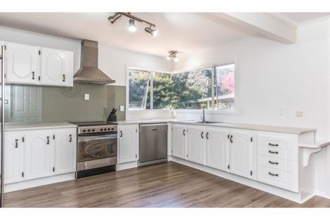 Photo of property in 104 Sunnyside Road, Sunnyvale, Auckland, 0612