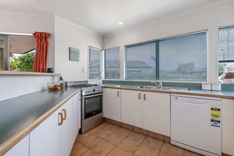 Photo of property in 8 Checketts Place, Papamoa Beach, Papamoa, 3118