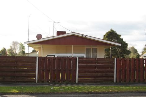 Photo of property in 42 Northolt Road, Fairview Downs, Hamilton, 3214