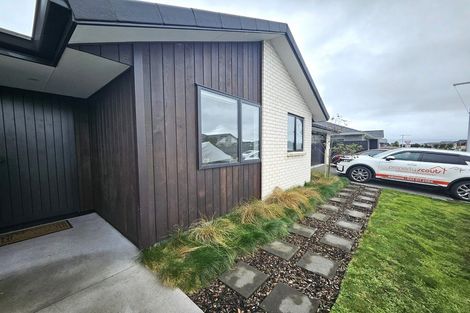 Photo of property in 2 Tiria Drive, Papamoa Beach, Papamoa, 3118