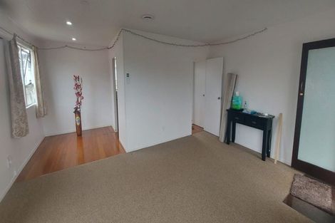 Photo of property in 11 Castlewood Grove, Blockhouse Bay, Auckland, 0600