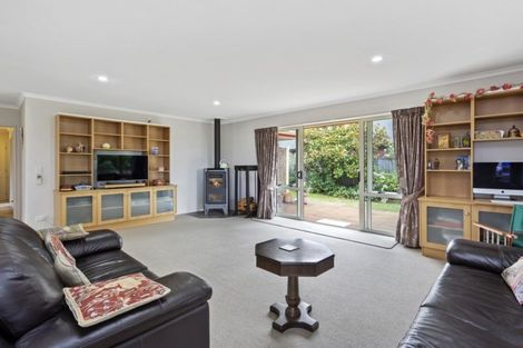 Photo of property in 15 Hawkins Place, Rangiora, 7400