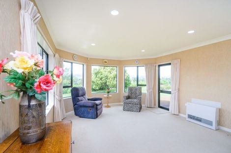 Photo of property in 27 Rosebank Avenue, Kelvin Grove, Palmerston North, 4414