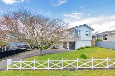 Photo of property in 9 Bodi Place, Te Atatu South, Auckland, 0610