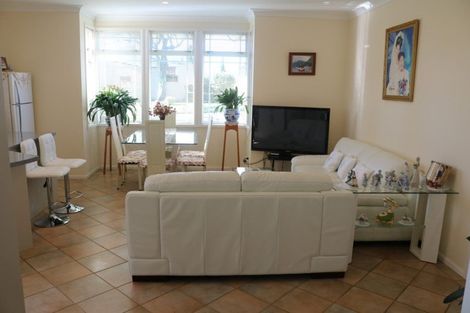 Photo of property in 4 The Oaks, Awapuni, Palmerston North, 4412