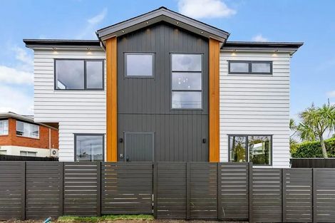 Photo of property in 118 Chivalry Road, Glenfield, Auckland, 0629