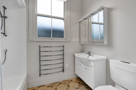 Photo of property in 35 Belt Road, Moturoa, New Plymouth, 4310