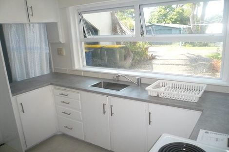 Photo of property in 17 Kelston Street, New Lynn, Auckland, 0600