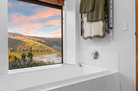 Photo of property in 24 Lucknow Place, Cashmere, Christchurch, 8022