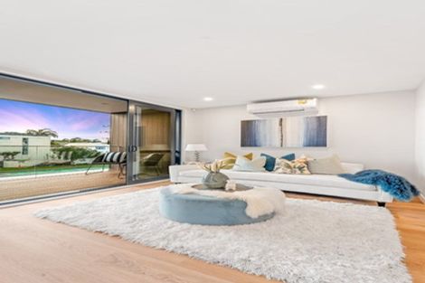 Photo of property in 8/218 Lake Road, Northcote, Auckland, 0627