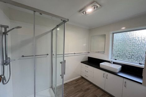 Photo of property in 2 Kauri Street, Inglewood, 4330