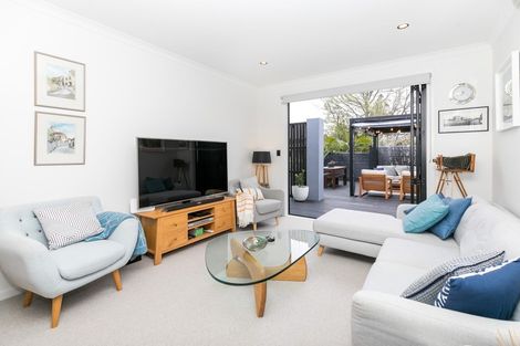 Photo of property in 16 Gillies Avenue, Claudelands, Hamilton, 3214