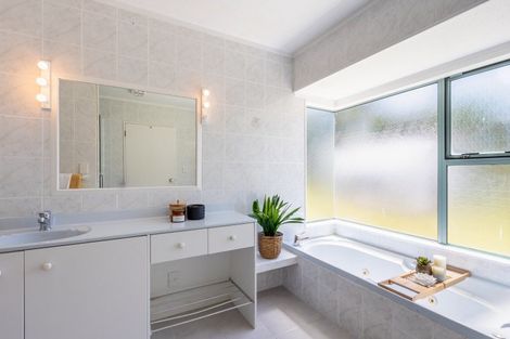 Photo of property in 274 Valley Road, Paraparaumu, 5032