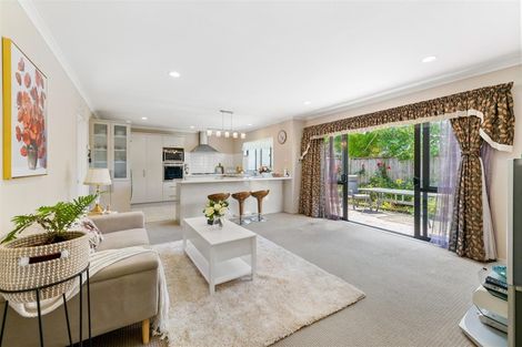 Photo of property in 98 Jeffs Road, Flat Bush, Auckland, 2016