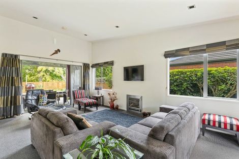 Photo of property in 58d Gilbert Street, New Plymouth, 4310