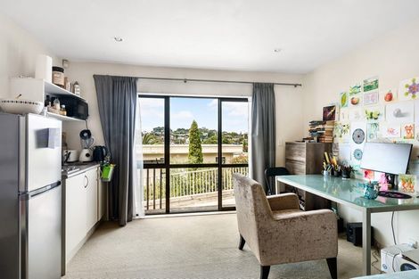 Photo of property in 26a Woodstock Road, Forrest Hill, Auckland, 0620