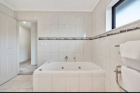 Photo of property in 10 Bonny Crescent, Massey, Auckland, 0614