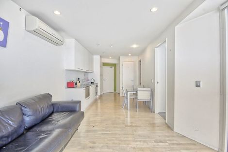 Photo of property in 30 Beach Road, Te Atatu Peninsula, Auckland, 0610