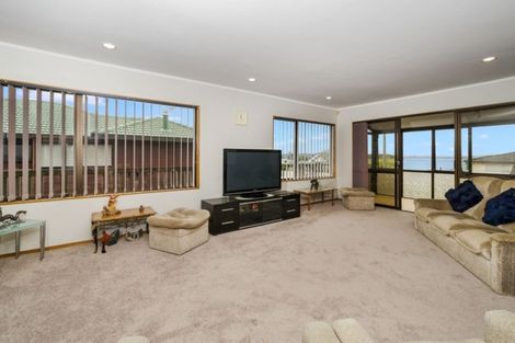 Photo of property in 109 Wiseley Road, West Harbour, Auckland, 0618