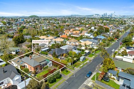 Photo of property in 14 Eversleigh Road, Belmont, Auckland, 0622