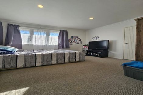 Photo of property in 27 Hill Crescent, Papakura, 2110