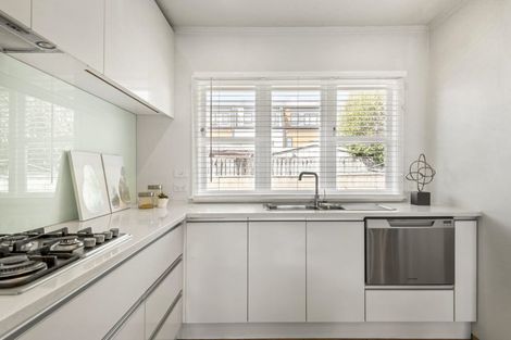 Photo of property in 2/134 Onewa Road, Northcote, Auckland, 0627