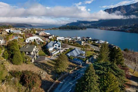 Photo of property in 4a Balmoral Drive, Kelvin Heights, Queenstown, 9300