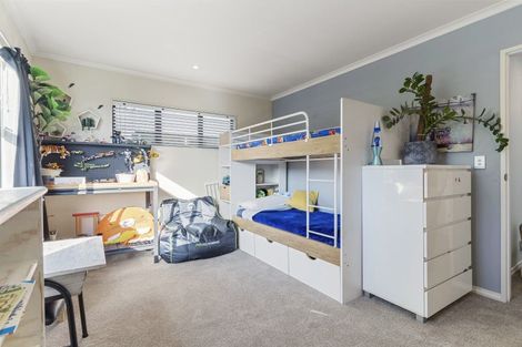 Photo of property in 2/79 Island Road, Beach Haven, Auckland, 0626