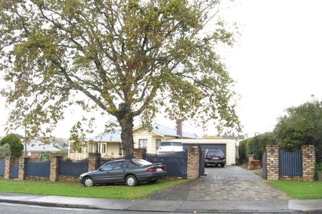 Photo of property in 71 Beach Road, Mellons Bay, Auckland, 2014