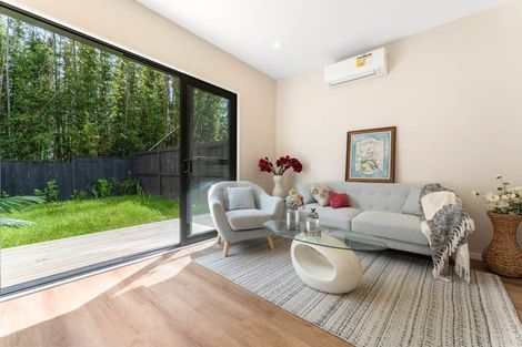 Photo of property in 7 Don Oliver Lane, Glen Eden, 0602