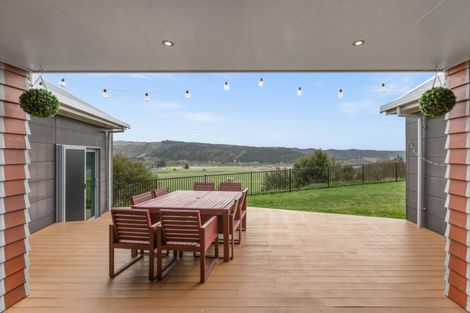 Photo of property in 19 Esk View Road, Eskdale, Napier, 4182