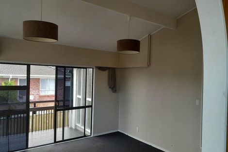 Photo of property in 2/210 Sunnynook Road, Totara Vale, Auckland, 0627