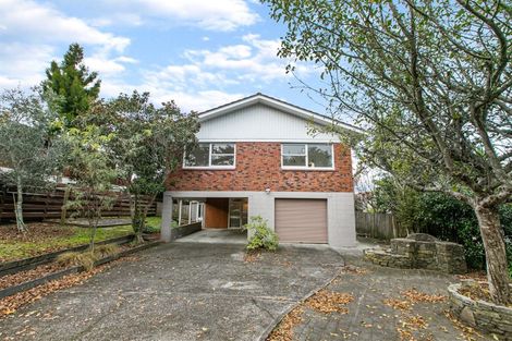 Photo of property in 24 Holdaway Avenue, Northcote, Auckland, 0627