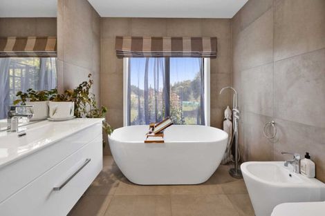 Photo of property in 2 Te Ara Karoiroa Road, Hurford, New Plymouth, 4374