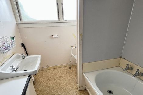 Photo of property in 65 Orawia Road, Tuatapere, 9620