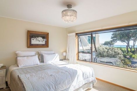 Photo of property in 82 Marine Parade, Paraparaumu Beach, Paraparaumu, 5032